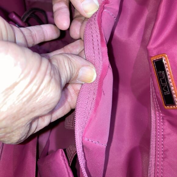 TUMI Medium size burnt orange and pink duffle bag (ASIS) - Picture 13 of 16